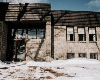 M2 - Standard King room #5 - Dalhousie - Building