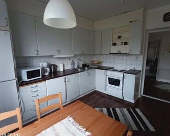 Apartment mit Kostenloser Parkmöglichkeit - Sundsvall - Kjøkken