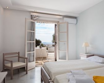 Kavuras Village Hotel & Suites - Stelida