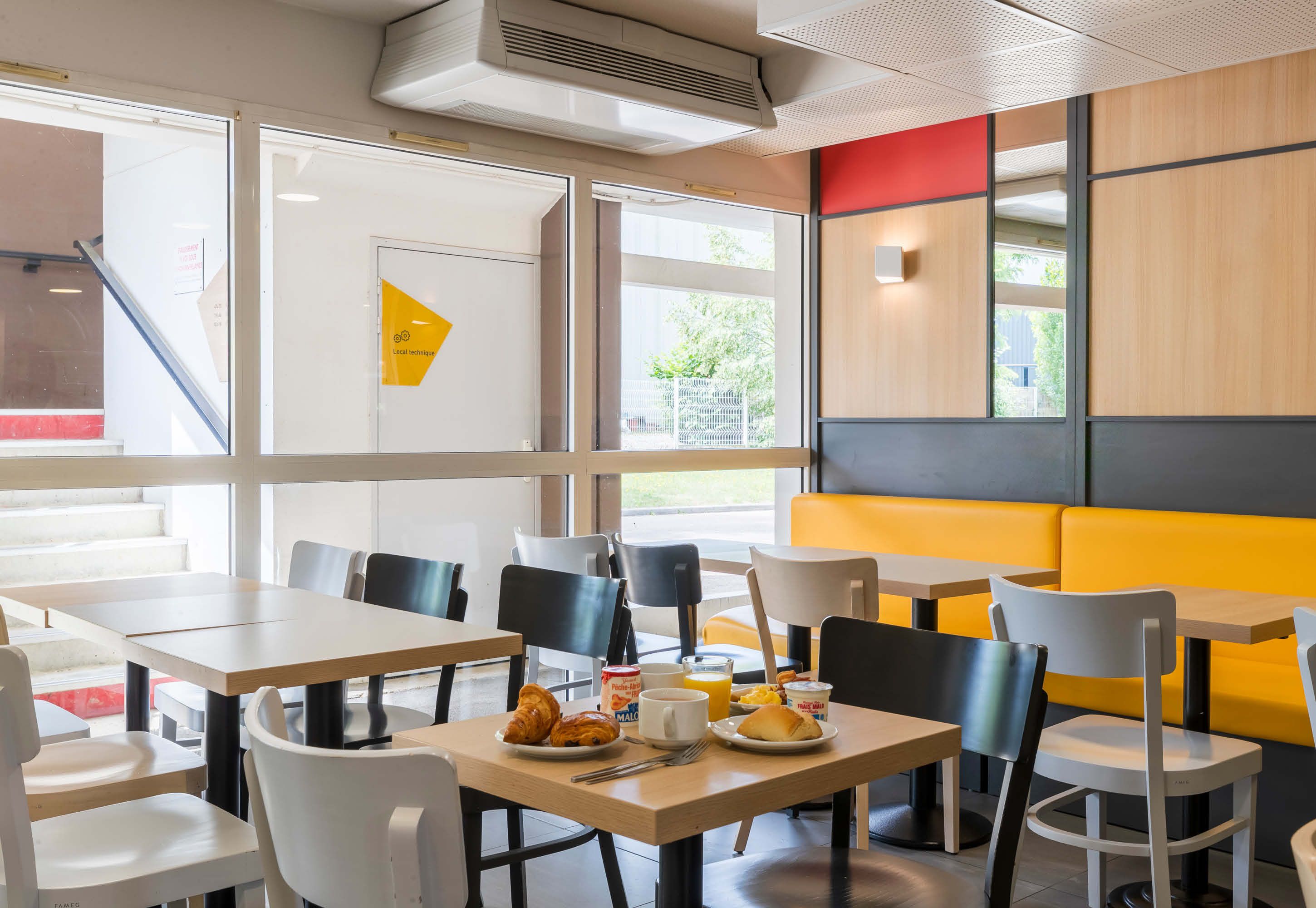 B&B HOTEL Auxerre Bourgogne - אוסר - מסעדה