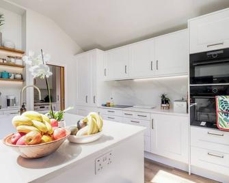 Pass the Keys | Perfectly presented house - Sevenoaks - Kitchen