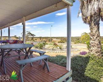 Morgan on the River Murray with awesome river and scrub views - Morgan - Patio