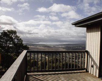3 Seaviews Wombat Mt Rumney Escapes - Cambridge - Balcón