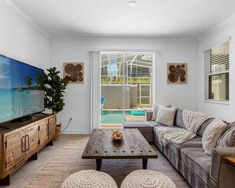 Upstay Luxury 4BR Family Home w Pool Near Disney - Kissimmee - Salon