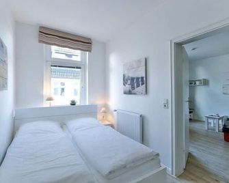App. 7 In Strandnaher Lage - Bäderstil-Villa In Wenningstedt/Sylt - Wenningstedt-Braderup - Schlafzimmer