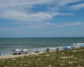 Oceaneer Hotel - Carolina Beach - Pláž