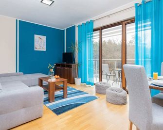 Villa 4 Pory Roku by Noclegi Renters - Władysławowo - Wohnzimmer