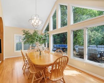 Minnestay Serenity On The Creek - Eden Prairie - Dining room