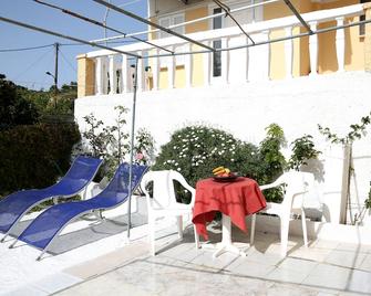 Kappatos Studios & Apartments - Lassi - Patio