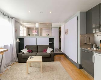 Studio 25 sqm - 90, av. Gal de Gaulle - Clamart - Salon