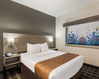 Quality Inn & Suites - Waco - Bedroom