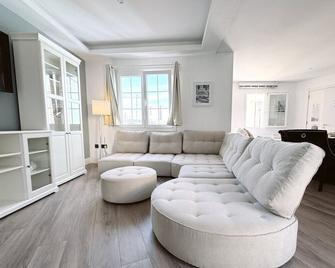 Luxurious Penthouse Studio with Private Terrace - Grand Central House - Gibraltar - Living room