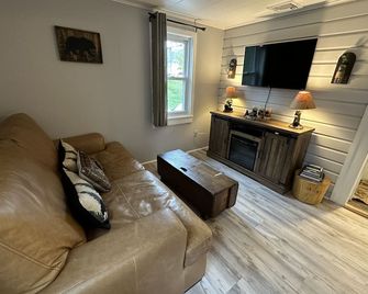 Escape to a Streamside Cabin in the Lower Catskills - Wurtsboro - Sala de estar