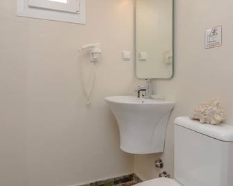 Naxos apartment for 5 ,50m from the beach - Naxos - Bathroom