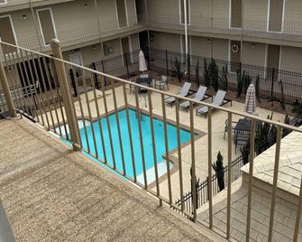 Charming 1-bedroom apartment with WiFi, AC in tranquil Metairie - Metairie - Pool