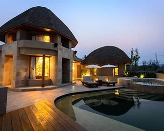 مونتيس ريزورت - باي - حوض السباحة