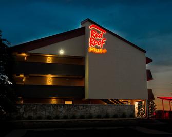Red Roof Inn Plus+ Chicago - Naperville - Naperville - Edificio