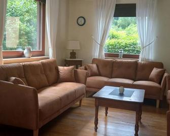 Hellenthal Family Retreat - Hellenthal - Living room