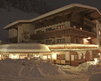 Hotel Pension Sonnleiten - Tux - בניין