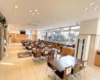 Toyoko Inn Okayama eki Nishi guchi Hiroba - Okayama - Restaurant