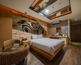 Andong Hotel Gung - Andong - Bedroom