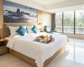 Sanya Yiting Hotel (Sanya Bay Pedestrian Street) - Sanya - Bedroom