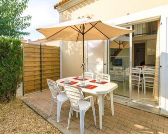 Lagrange Vacances Le Scarlett - Palavas-les-Flots - Innenhof