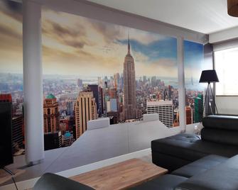 Appartement rénové Le New-York en centre ville - Terrasse et parking - non climatisé - La Roche-Chalais - Sala de estar