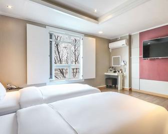 Hotel Choonhyang - Namwon - Camera da letto