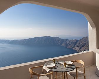 Gold Suites - Thera - Balcony