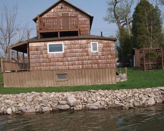 Camp Onondaga Fully Restored Historic Lake Front Cottage - Cayuga - Building