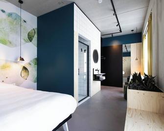hotel Moloko -just a room- sleep&shower-digital key by SMS - Енсхеде