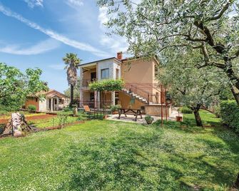 1 Bedroom Beautiful Apartment In Umag - Umago