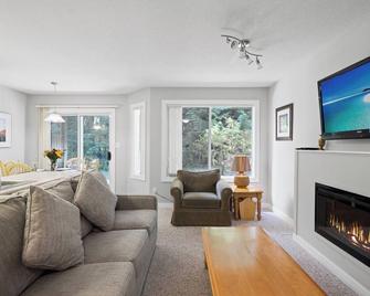 Ocean Trails Resort - Parksville - Living room