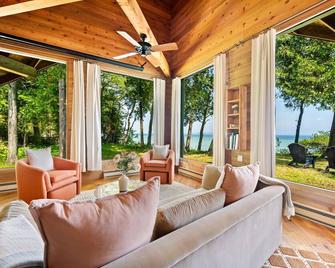 Secluded, Lakeside Cottage on the Bluff - Ellison Bay - Sala de estar