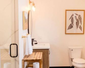 Speakeasy King Suite (Rm 2) - Nevada City