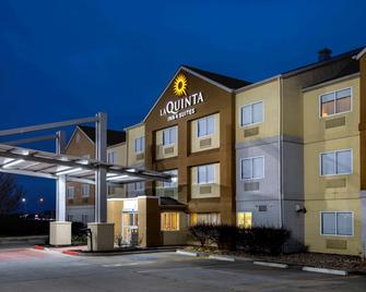 La Quinta Inn & Suites by Wyndham Emporia - Emporia - Bygning