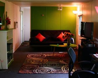 The Champion Of Blue Mountain - Saugerties - Living room