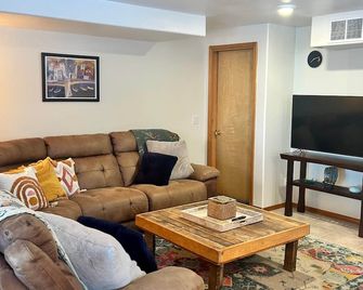 Hillside Haven Anchorage - Anchorage - Living room