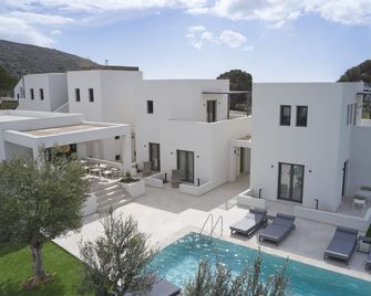 Isida Hotel - Kato Agios Petro - Gebäude