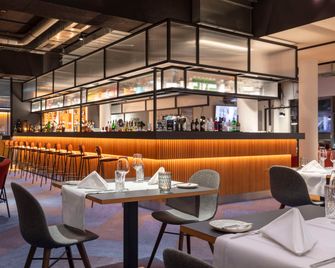 Park Inn by Radisson Wismar - Wismar - Bar