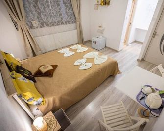 Private zen rooms in new villa with WiFi, AC, Parking in wonderful Călimănești - Caciulata - Habitación
