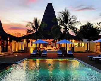 Kandora Luxury Villas - Waingapu - Pool