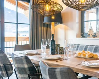Luxurious home with wine cooler and fireplace - Niedernsill - Jídelna
