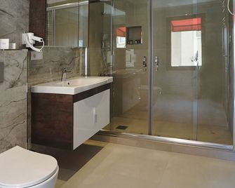 Class Hotel Bosphorus - Istanbul - Bathroom