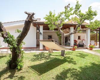 Trulli La Ghianda with garden & parking - Noci - Vista esterna