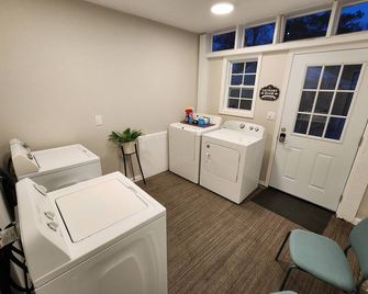 Fir Ever at Sheppard's Landing - Amongst Nature within a private BnB community! - Norfolk - Laundry facility