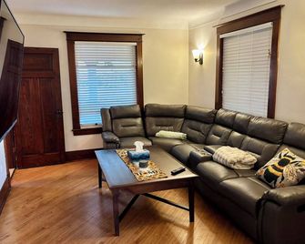 The cozy getaway - Thorold - Huiskamer