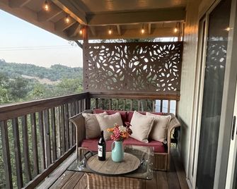 Wooded Restful Retreat, with broad scenic views, outdoor dining - Healdsburg - Balcón