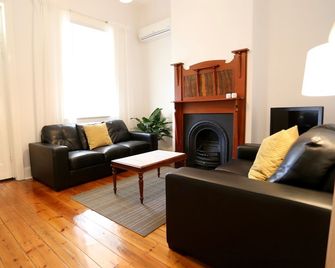 Bath Street Cottages - Glenelg - Living room